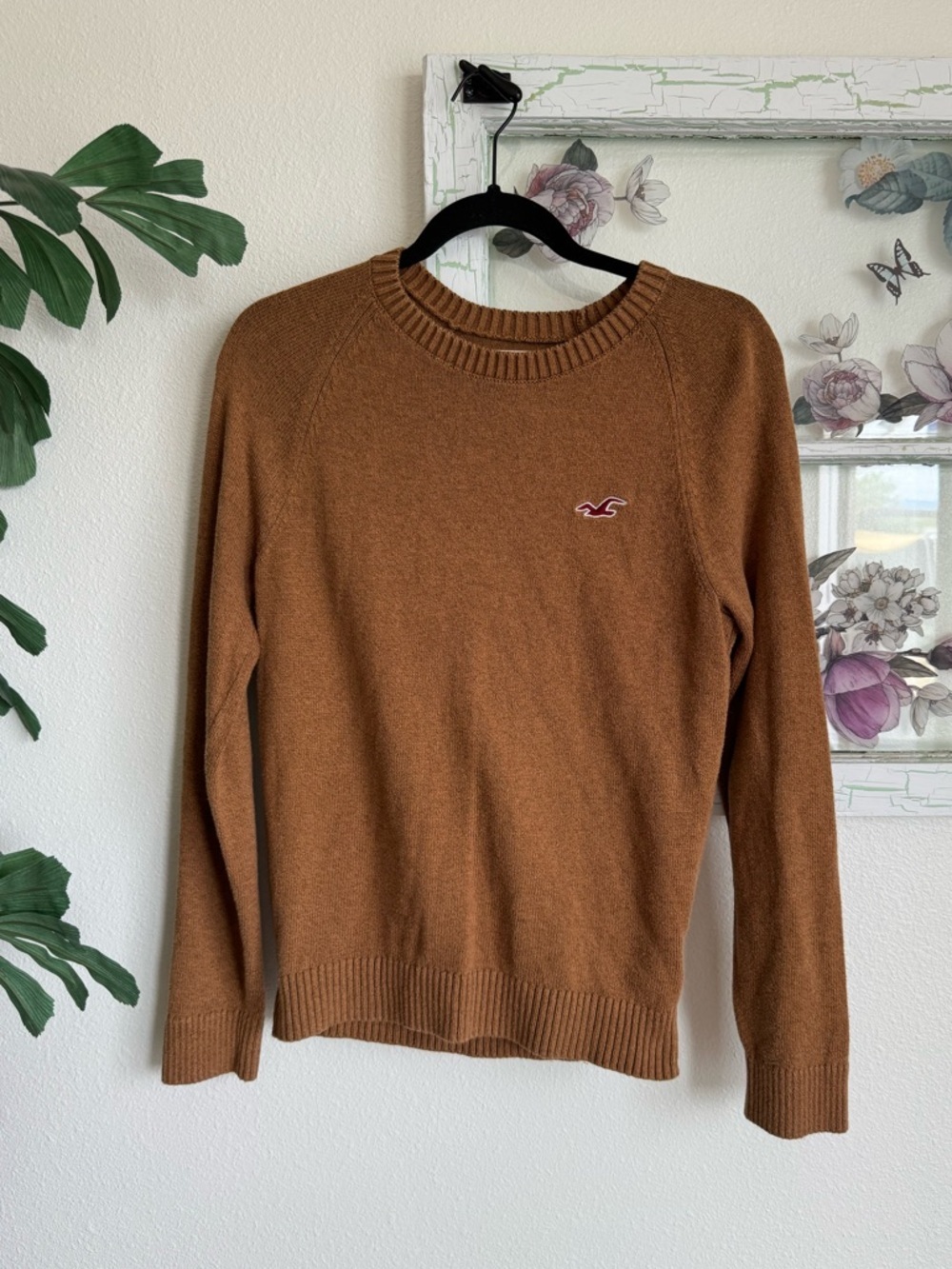 Hollister Women's Chest-Logo Crewneck Sweater in Warm Brown size XS